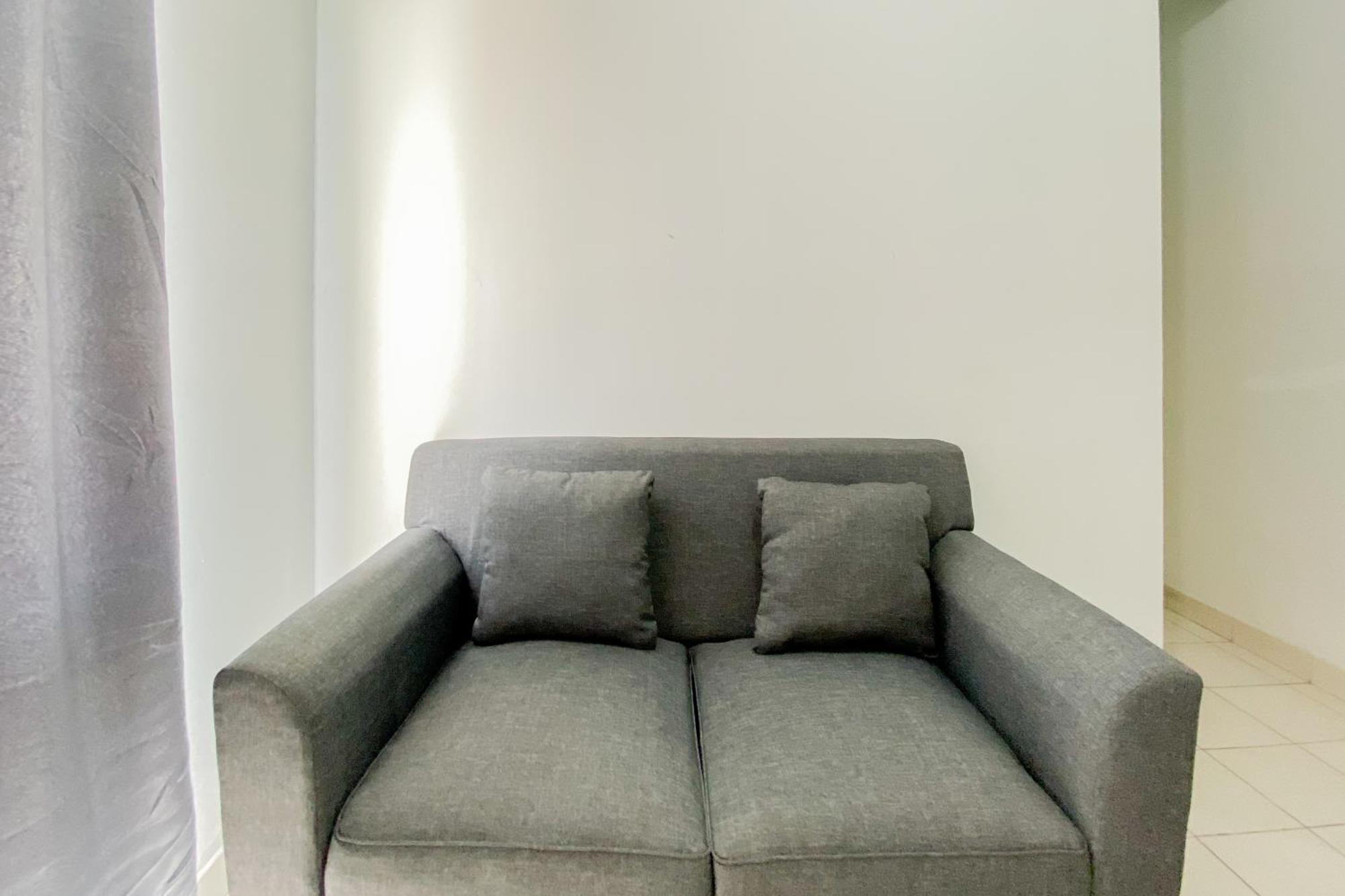 Apartemen Simply Look 1br With Extra Patraland Urbano By Travelio