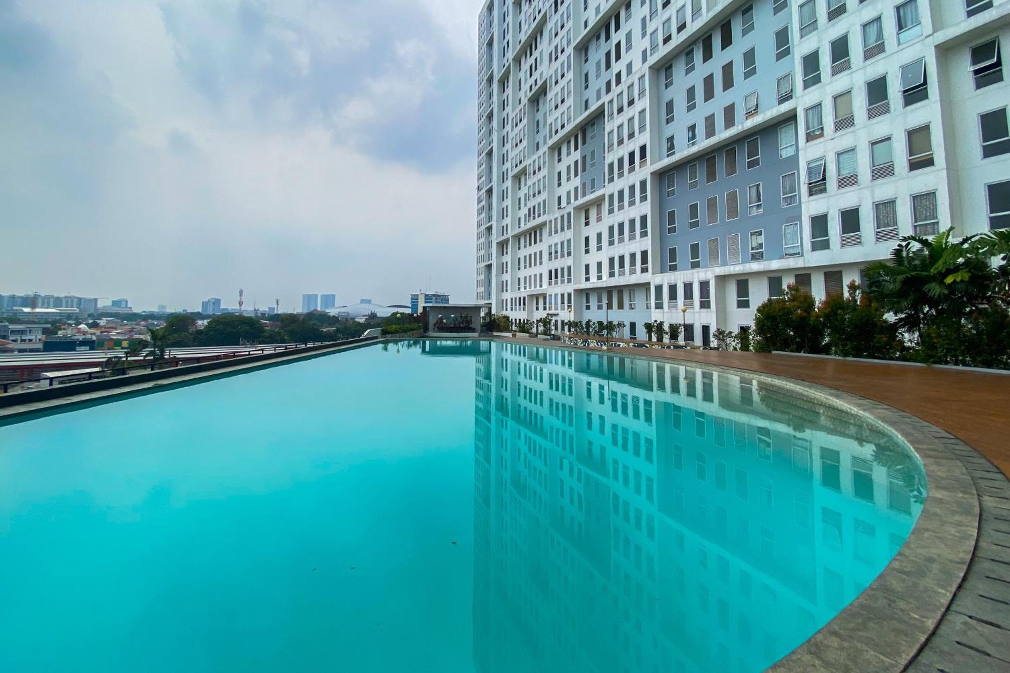 Simply Look 1br With Extra Patraland Urbano By Travelio Apartemen Bekasi
