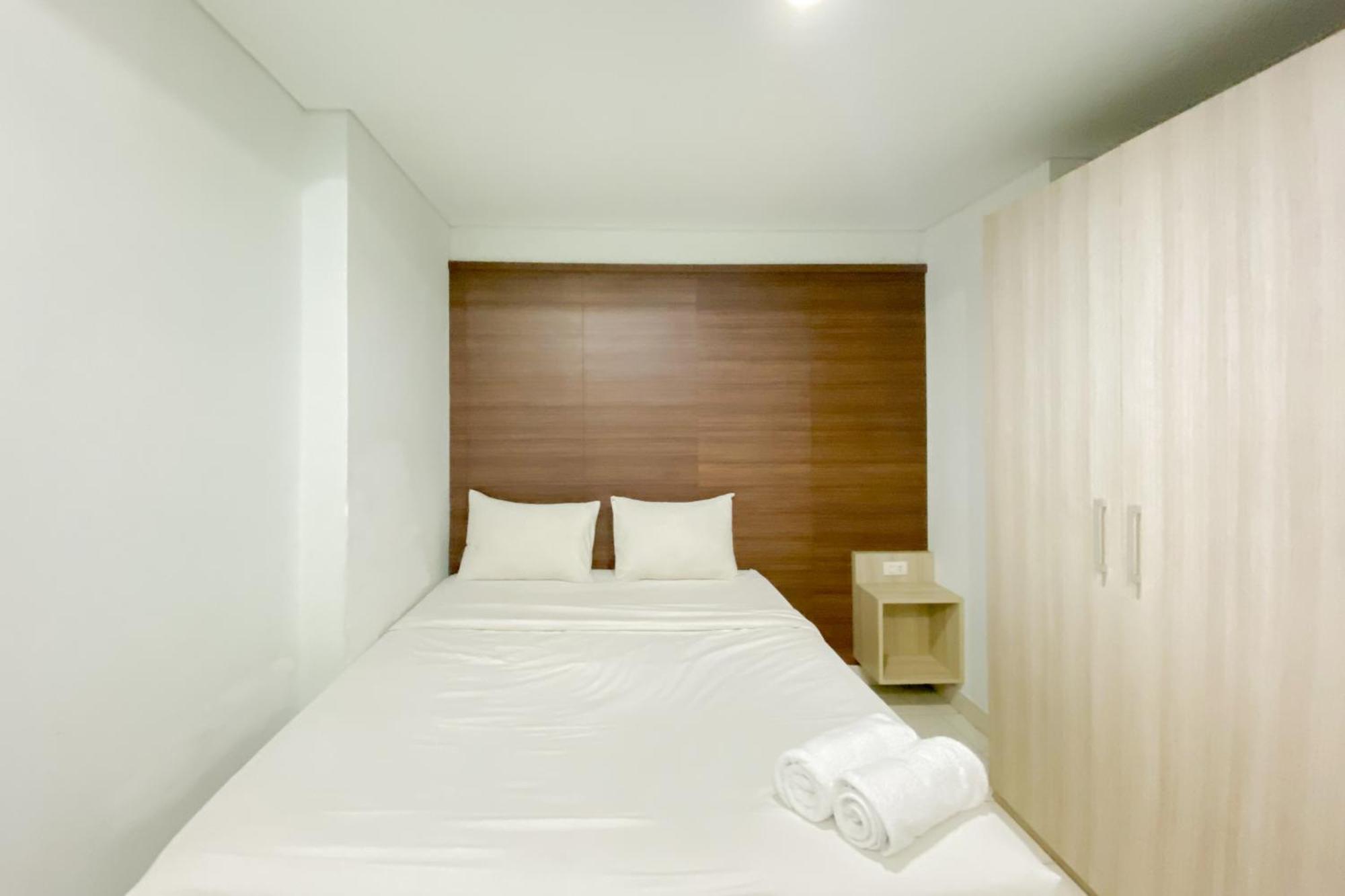Simply Look 1br With Extra Patraland Urbano By Travelio Apartemen