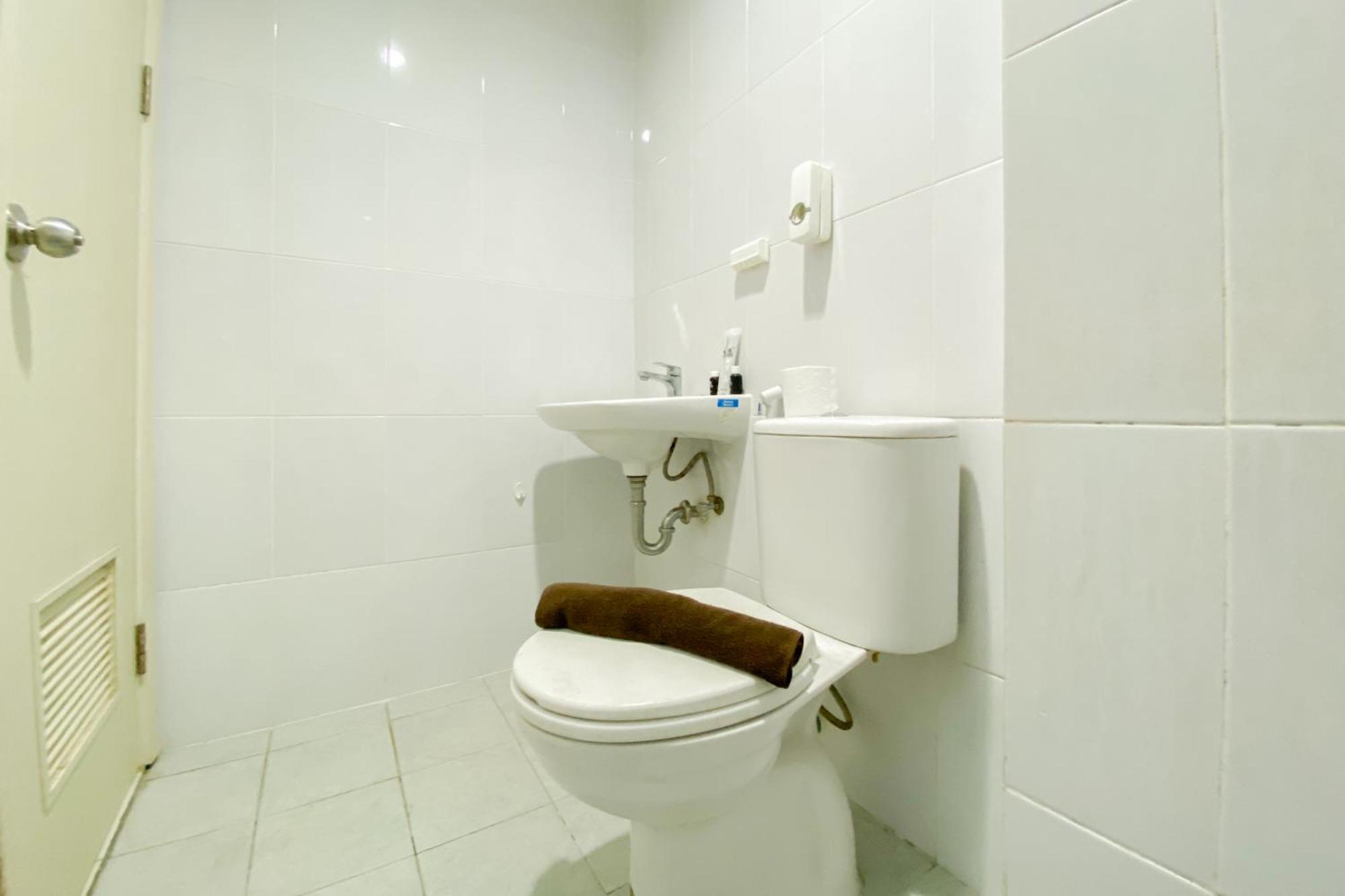 Simply Look 1br With Extra Patraland Urbano By Travelio Apartemen *