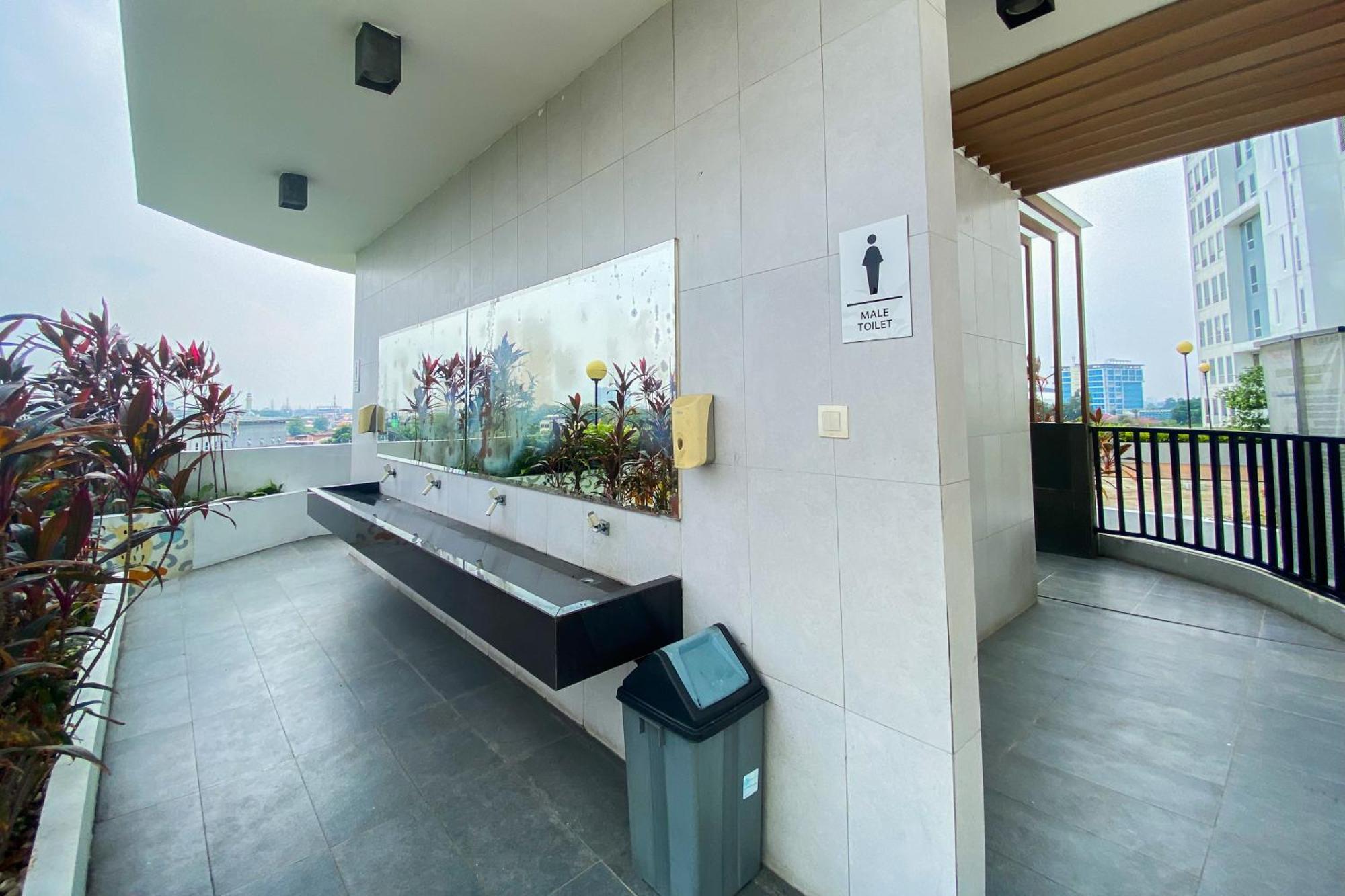 Simply Look 1br With Extra Patraland Urbano By Travelio Apartemen *